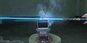 550 W LASER melting a Samsung Galaxy S7 in half
